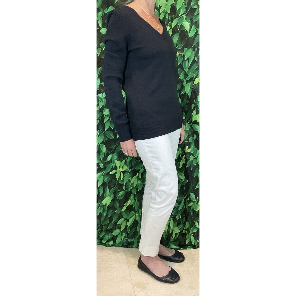 💙 GAP Luxe Navy V-Neck Sweater – Size Medium - Picture 4 of 7